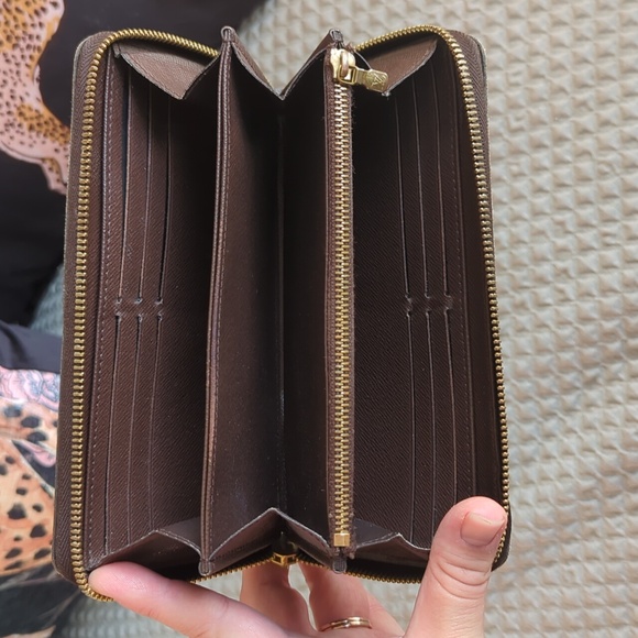 ⚡ FLASH SALE - Louis Vuitton Damier Ebene Zippy Wallet - Picture 10 of 17